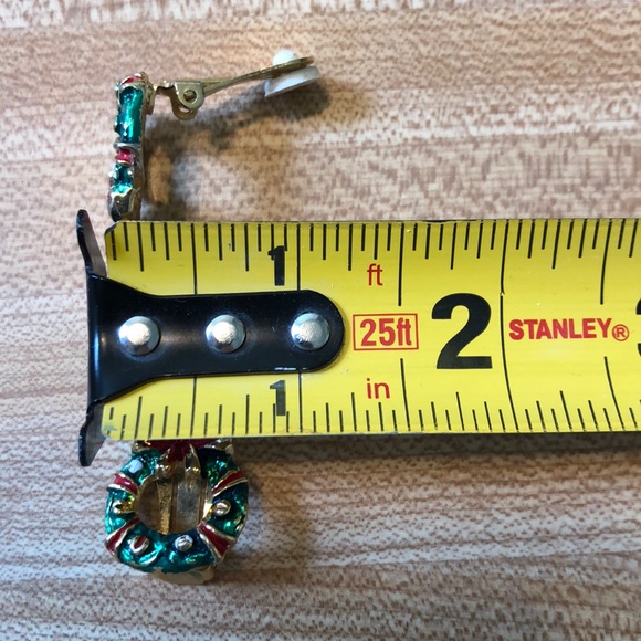 Vintage Christmas Wreath Clip On Earrings - Picture 5 of 6